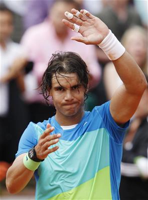 Rafa Nadal celebrates his win over Giani Mina