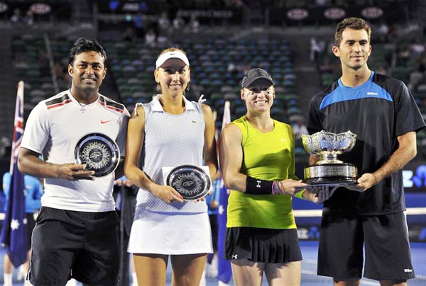 Bethanie Mattek Sands and Horia Tecau (right) defeated Elena Vesnina and Leander Paes(left) to Win Australian Open 2012 Mixed Doubles Championship