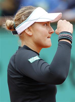 Nadia Petrova ousted Aravane Rezai