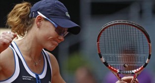 Samantha Stosur Climbs Over Schnyder