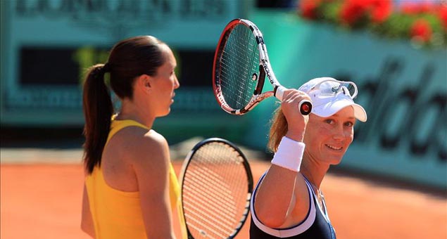 Stosur Roars Past Jankovic