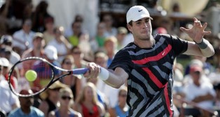 Isner and Verdasco Advance By a Whisker