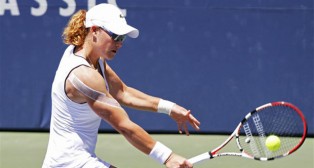 Jankovic Falls, Stosur Advances