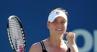 Zvonareva And Wozniacki Blow Into Semis