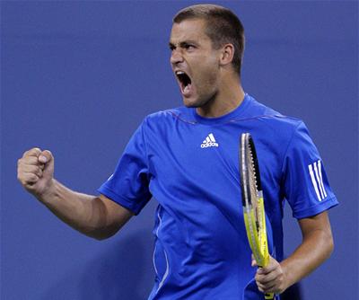 Youzhny Guns Down Isner