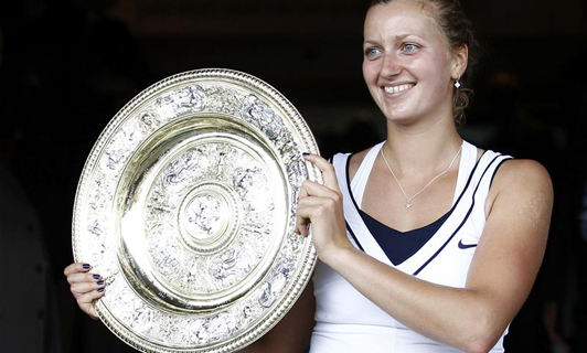 PetraKvitova With Wimbledon 2011 Trophy