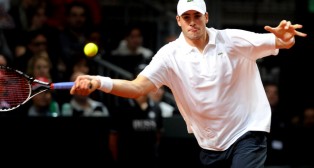 U.S takes surprise 2-0 lead against Switzerland; Isner beats Federer, Fish wins thriller