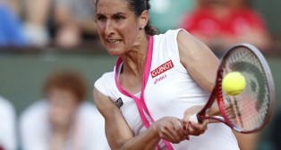 Razzano Digs Deep, Serena Out